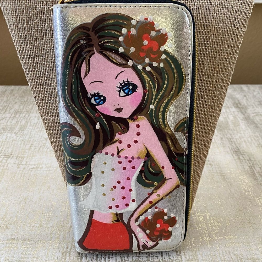 Big Eye Girl Silver Metallic Zip Around Wallet.